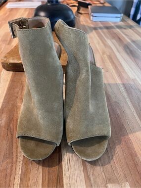 Tory Burch heels size 7.5